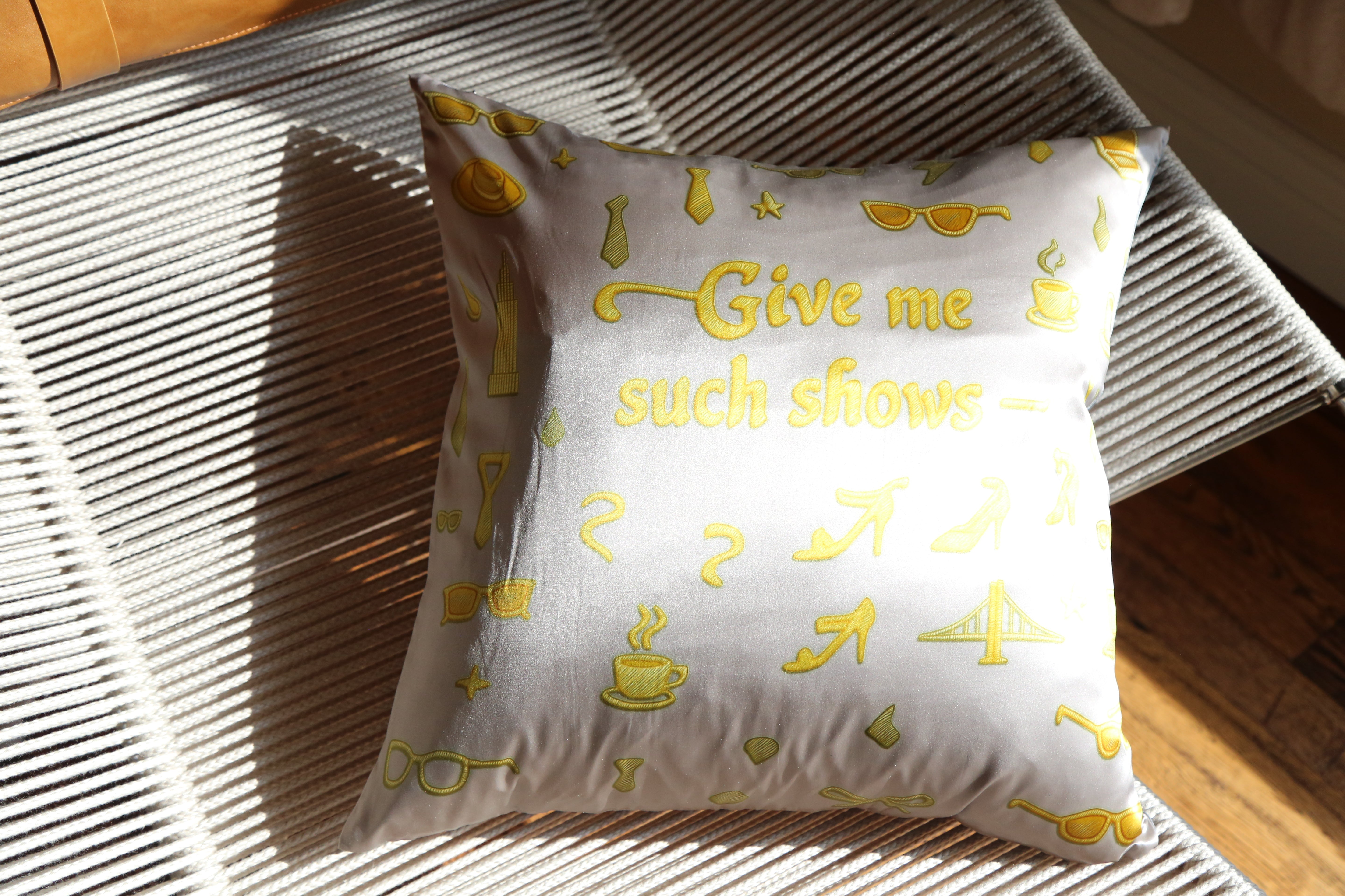 Give me the streets - 22‑Momme Mulberry Silk Pillow 20×20 (Insert Included)
